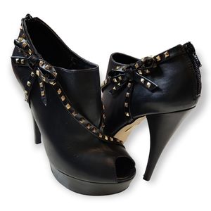 Truth or Dare By Madonna. Black platform heels open toe sz 7.5